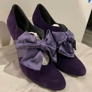 Stuart Weizmann Bouffant Purple Suede Heel